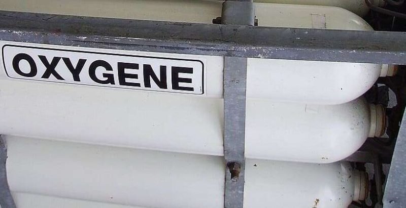 1135px-Medical_Oxygen_in_Bottles 1135px-Oxygène_médical_en_bouteille