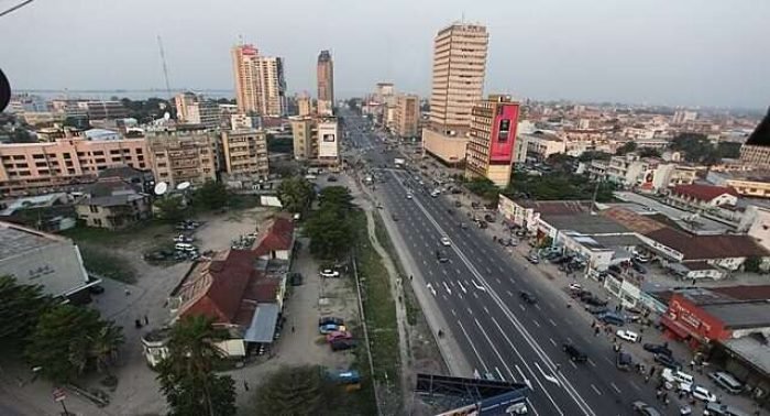 Boulevard_du_30_juin,_Kinshasa Boulevard_du_30_juin,_Kinshasa