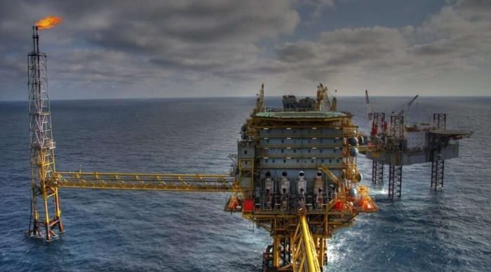 rig-oil-industry-work-sea-small rig-oil-industry-work-sea-small
